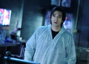 Nach unz&auml;hligen Misserfolgen im Labor, ein Protein herzustellen, das auch f&uuml;r Nutztiere und deren Heilung geeignet ist, scheinen Elsa und Clive (Adrien Brody) endlich Fortschritte zu machen ...