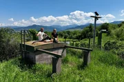 Silke und Peter Rombach haben eine Vision: Das junge Paar plant auf dem ehemaligen Nato-Tanklager bei Staufen Baumhaus-Lodges: Mini-Ferienh&auml;uschen auf Stelzen.