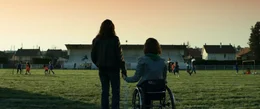 Nach Beendigung ihrer Karriere findet Marinette (Garance Marillier, l.) an der Seite von Ingrid (Delphine Bernard, r.) endlich auch ihr privates Gl&uuml;ck.