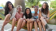 Mit Buse, Maja, Louisa, Bianca und Weya (v.l.) ziehen 5 neue M&auml;dchen in "Die M&auml;dchen-WG" ein. Vier Wochen in der eigenen Villa auf Mallorca mit Sonne, Strand, Meer und keine Erwachsenen, die alles kontrollieren! Aber auch kein Hotel Mama...
