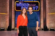 Treten bei "Wer wei&szlig; denn sowas?" als Kandidat:innen an: Die Schauspielerin Ulrike C. Tscharre (l.) und der Schauspieler Oliver Mommsen (r.).