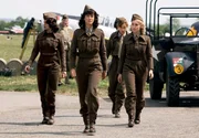 Louise Desfontaines (Sophie Marceau, 3. v. re.) rekrutiert Jeanne Faussier (Julie Depardieu, 2. v. re.), Maria Luzzato (Maya Sans, li.) und Suzy Desprez (Marie Gillain) f&uuml;r eine Mission Impossible.