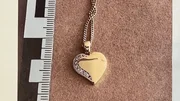 Dieses goldene Herz geh&ouml;rte dem Opfer Yrina U. Sp&auml;ter schenkte es der M&ouml;rder seiner Geliebten.