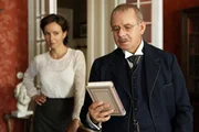 Martha Aderhold (Julia Koschitz), Arthur Gr&uuml;nstein (Joachim Krol).