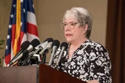 Bobi Jewell (Kathy Bates)