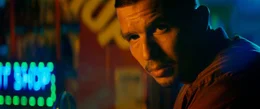 Adamo (Matteo Simoni) ist in einem problematischen Randbezirk von Antwerpen aufgewachsen.