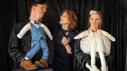 Plant mit (&Uuml;ber-)Eifer die Hochzeit ihres Sohnes Nils (Johannes Kienast, r.) und Inka (Nikola Kastner, r.); Renate (Victoria von Trauttmansdorff, M.)