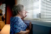 Bobi Jewell (Kathy Bates)