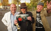 Udo Lindenberg trifft Fans, die er schon 25 Jahre vorher traf (siehe Foto).