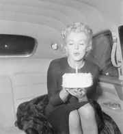 Sie ist die Kultfigur Hollywoods: Marilyn Monroe. Zum 100. Geburtstag zeigt "Terra X History" das wahre Gesicht der Filmikone.