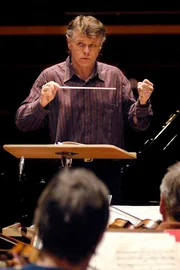 Im Herbst haben Symphonieorchester und Chor des Bayerischen Rundfunks unter der Leitung von Jansons in Tokio den Zyklus aller neun Beethoven-Symphonien aufgef&uuml;hrt; Beobachtungen der Filmemacher bei den Vorbereitungen zur Japan-Tournee.