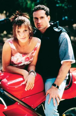 Nicht ahnend was sie erwartet, freuen sich Annie (Sandra Bullock) und Alex (Jason Patric) auf die bevorstehende Kreuzfahrt