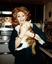 Anne Hamilton-Byrne, 1980er  +++ Die Verwendung des sendungsbezogenen Materials ist nur mit dem Hinweis und Verlinkung auf RTL+ gestattet. +++; Anne Hamilton-Byrne, 1980er  +++ Die Verwendung des sendungsbezogenen Materials ist nur mit dem Hinweis und Verlinkung auf RTL+ gestattet. +++