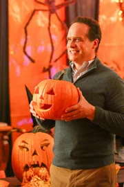 Diedrich Bader (Greg Otto).