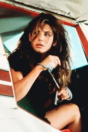 20.15 Speed II: Cruise Control Annies (Sandra Bullock) Urlaub auf einem Luxusliner wird zu einem Abenteuer als ein Terrorist das Schiff in seine Gewalt bringt.