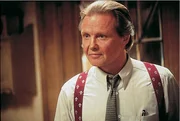 Eine Liste mit den Codenamen verdeckt arbeitender Top-Agenten soll verkauft werden. Um den Verr&auml;ter zu &uuml;berf&uuml;hren, werden Jim Phelps (Jon Voight) und sein Team mit einem geheimen Einsatz in der Prager Botschaft beauftragt ...