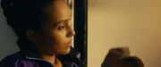 Auch Badia (Nora Gharib) sehnt sich danach, aus dem sozial benachteiligten Stadtviertel von Antwerpen auszubrechen.