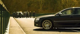 "Transporter 3", Frank Martin hat sich als Kurierfahrer der Extraklasse zur Ruhe gesetzt. Der ehemalige Soldat und Chef der M&uuml;llentsorgungsgesellschaft 'Eco Corp' Johnson n&ouml;tigt ihn jedoch zu einem weiteren Auftrag. Er hat Valentina, die Tochter des ukrainischen Umweltministers, entf&uuml;hren lassen, um diesen zur Entsorgung von Giftm&uuml;ll zu zwingen. Martin soll sie von Marseille nach Odessa bringen. Damit er die Mission erf&uuml;llt, bekommen beide je eine Handfessel, die explodiert, wenn sie sich &uuml;ber zwanzig Meter vom Wagen entfernen.  SENDUNG: ORF eins - MI - 14.10.2020 - 23:45 UHR. - Veroeffentlichung fuer Pressezwecke honorarfrei ausschliesslich im Zusammenhang mit oben genannter Sendung oder Veranstaltung des ORF bei Urhebernennung.
