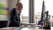 MDR FERNSEHEN ECHTES LEBEN: MEIN TOD. MEINE ENTSCHEIDUNG, am Freitag (17.04.26) um 02:50 Uhr. Ab 15.04.2026 in der ARD-Mediathek. Ulrich Lilie, der Pr&auml;sident der Diakonie Deutschland, spricht sich f&uuml;r eine Enttabuisierung von Sterbew&uuml;nschen und f&uuml;r einen offenen Umgang mit dem Thema &bdquo;Assistierter Suizid&ldquo; in kirchlichen Pflegeeinrichtungen aus.
