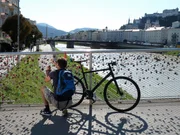 Paco Wrolich bei den Dreharbeiten zu den &Ouml;sterreich-Bild "Ciclovia Alpe Adria Radweg", Salzburg.