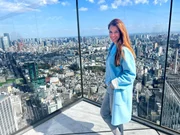 Elena Bruhn 229 Meter &uuml;ber Tokio auf dem Hochhaus Shibuya Sky