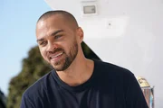 Nach einem Tag auf seiner neuen Yacht entschlie&szlig;t sich Jackson (Jesse Williams) dazu, einen Teil seines Erbes dem Krankenhaus zur Verf&uuml;gung zu stellen. Wird das tats&auml;chlich bei allen auf Begeisterung sto&szlig;en?