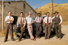 Ziehen in den Krieg gegen den skrupellose Gangsterboss Mickey Cohen: (v.l.n.r.) Officer Conwell Keeler (Giovanni Ribisi), Sgt. John O'Mara (Josh Brolin), Sgt. Jerry Wooters (Ryan Gosling), Officer Coleman Harris (Anthony Mackie), Officer Max Kennard (Robert Patrick) und Officer Navidad Ramirez (Michael Pena) ...