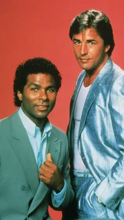 Sonny Crockett (Don Johnson, re.) und Ricardo Tubbs (Philip Michael Thomas).