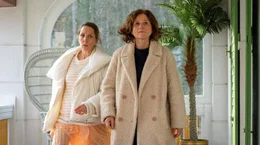Ahnen Schlimmes: Inka (Nikola Kastner, l) und Renate (Victoria von Trauttmansdorff, r.)