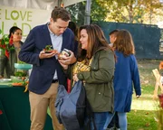 Katy Mixon (Katie Otto).