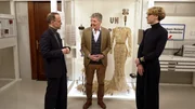 Karl Hohenlohe, Stefan Benedik und Carlos Sonsalla reden &uuml;ber das Kleid von Conchita.