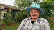 Rentner Michael geh&ouml;rt in der Gartenanlage Mannheim Waldhof schon zum Inventar. Seit &uuml;ber 50 Jahren ist die Parzelle im Familienbesitz. Immer mit von der Partie sind auch die selbst angelockten Papageien.