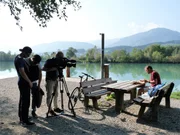 Paco Wrolich bei den Dreharbeiten zu den &Ouml;sterreich-Bild "Ciclovia Alpe Adria Radweg".