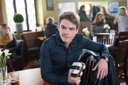 Moritz (Marvin Linke) hat sich auf ein Treffen mit seiner Traumfrau gefreut und ist frustriert, als sie ihn versetzt...