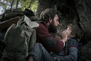 Lee (John Krasinski, l.) muss seinen Sohn zum Schweigen bringen (Noah Jupe, r.), wenn beide &uuml;berleben wollen.