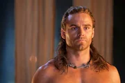 W&auml;hrend auf den ebenso ehrgeizigen wie erfahrenen Drago neue Herausforderungen warten, macht Gannicus (Dustin Clare) n&auml;here Bekanntschaft mit dessen Frau Melissa - mehr als ihm lieb ist ...