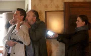 Brennan (Emily Deschanel) kommt Booth (David Boreanaz, l.) zur Hilfe, der von George Gibbons (Jim Beaver) mit einem Messer bedroht wird....