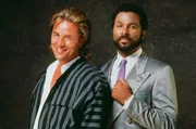 Detective James Crockett (Don Johnson, l.) und Decective Ricardo Tubbs (Philip Michael Thomas)