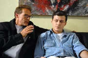 (v.li.): Horst Bork (Christian Tramitz), Falco (Manuel Rubey).