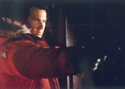 Auf seiner Fahrt durchs winterliche Colorado nimmt Bob (Danny Glover) den mysteri&ouml;sen Anhalter Lane mit. Indessen ist FBI-Agent LaCrosse (Dennis Quaid) auf der Jagd nach einem teuflischen Serien-Killer... _ Ein brillanter Thriller und ein stimmiges Roadmovie zugleich: knisternde Spannung und bestechend sch&ouml;ne Aufnahmen, gepaart mit einem actiongeladenen, fulminanten Showdown a la "Runaway Train"! Bild: Dennis Quaid