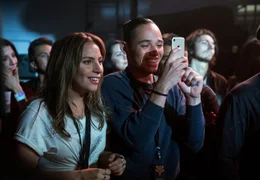 Ally (Lady Gaga), Ramon (Anthony Ramos).