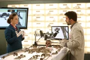 Temperance Brennan (Emily Deschanel, l.); Rodolfo Fuentes (Ignacio Serricchio, r.) Temperance Brennan (Emily Deschanel, l.); Rodolfo Fuentes (Ignacio Serricchio, r.)