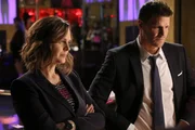Brennan (Emily Deschanel) und Booth (David Boreanaz) suchen im Nachtclub von Jimmy Nasaris nach m&ouml;glichen Verd&auml;chtigen im Mordfall Kwiatowski. K&ouml;nnte der Nachtclubbesitzer selbst als T&auml;ter in Frage kommen?