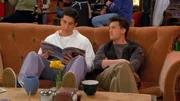 L-R: Ross Geller (David Schwimmer), Chandler Bing (Matthew Perry)