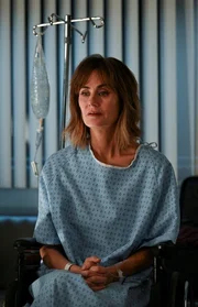 Sharon Leone (Diane Farr)