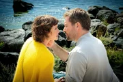 Die Jugendliebe zwischen Linda (Sophie Melbinger) und Tomas (Jan Hartmann) flammt wieder auf, und die beiden kommen sich zaghaft n&auml;her. Nur leider gibt es einen Haken an der Sache: Beide sind eigentlich in festen Beziehungen.