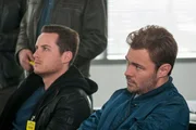 CHICAGO P.D. -- "We Don't Work Together Anymore" Episode 211 -- Jesse Lee Soffer als Jay Halstead, Patrick John Flueger als Adam Ruzek.