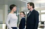 Im erbitterten Streit zwischen ihren Eltern Julia (Julia Koschitz) und Tom (Felix Klare) ist Anni (Lisa Marie Trense) zwischen die Fronten geraten.