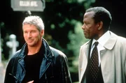 Der inhaftierte Terrorist Declan Mulqueen (Richard Gere, l.) ist der einzige der dem FBI-Agenten Preston (Sidney Poitier) helfen kann.