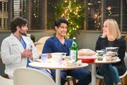 Grey's Anatomy Staffel 18 Folge 6 Verdiente Pause: Jake Borelli als Dr. Levi Schmitt, Alex Landi als Dr. Nico Kim, Camilla Luddington als Dr. Jo Wilson.